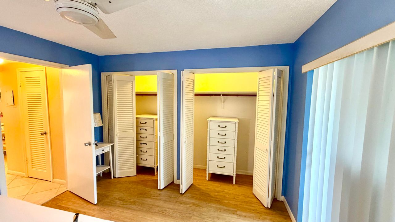 For Sale: $119,990 (1 beds, 1 baths, 570 Square Feet)