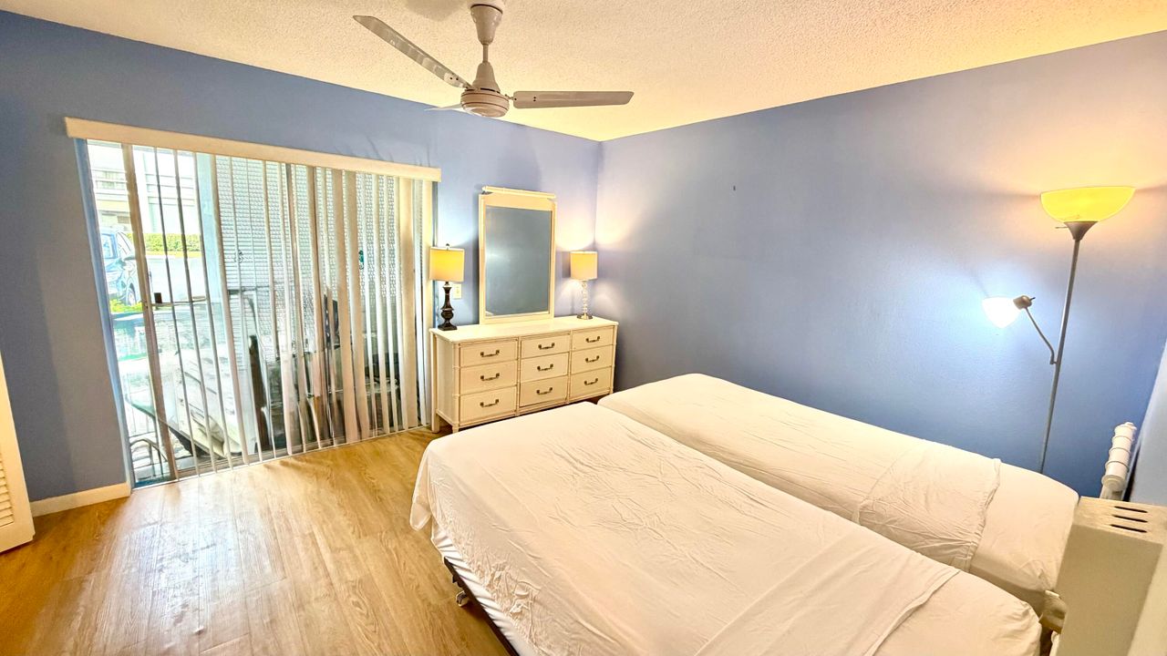 For Sale: $119,990 (1 beds, 1 baths, 570 Square Feet)