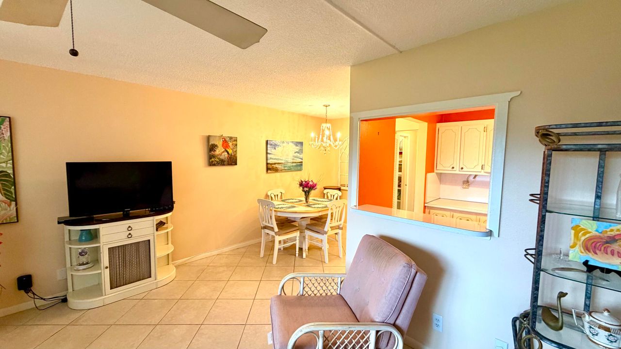 For Sale: $119,990 (1 beds, 1 baths, 570 Square Feet)