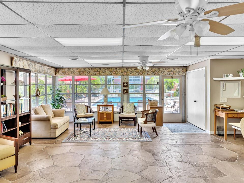 Active With Contract: $90,000 (1 beds, 1 baths, 727 Square Feet)