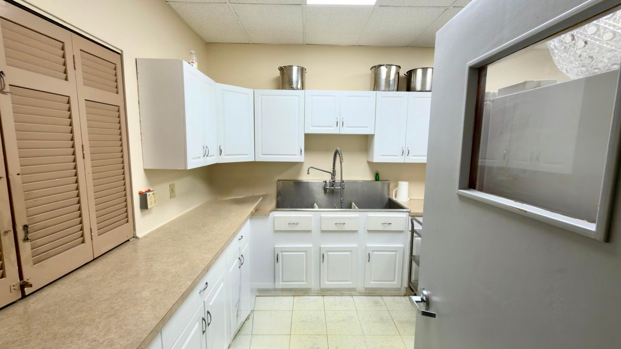 For Sale: $119,990 (1 beds, 1 baths, 570 Square Feet)