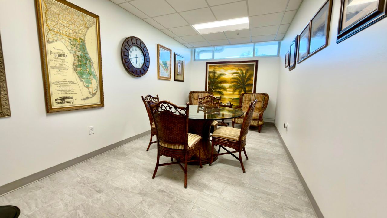 For Sale: $119,990 (1 beds, 1 baths, 570 Square Feet)