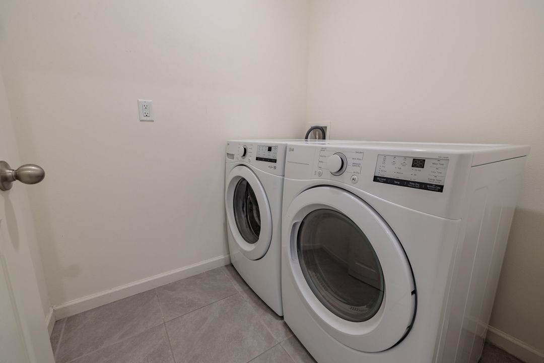 В аренду: $3,200 (4 спален, 2 ванн, 1827 Квадратных фут)