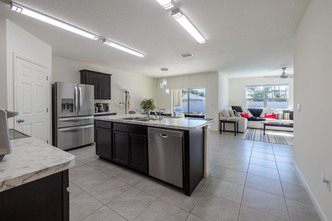 В аренду: $3,200 (4 спален, 2 ванн, 1827 Квадратных фут)