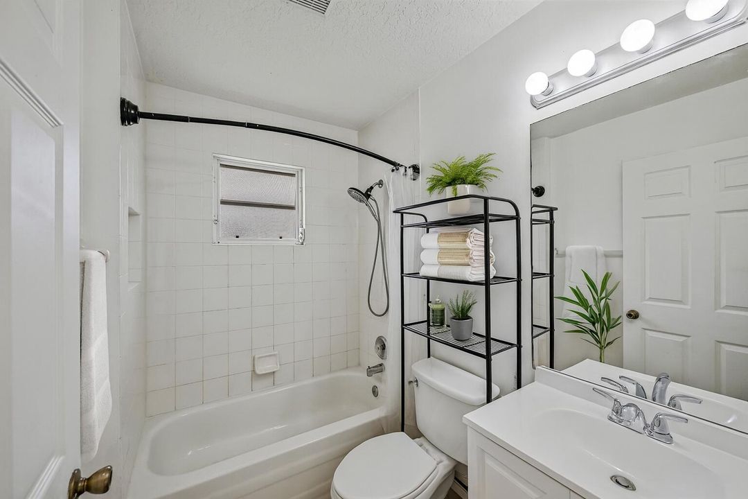 For Sale: $1,189,000 (4 beds, 2 baths, 2500 Square Feet)