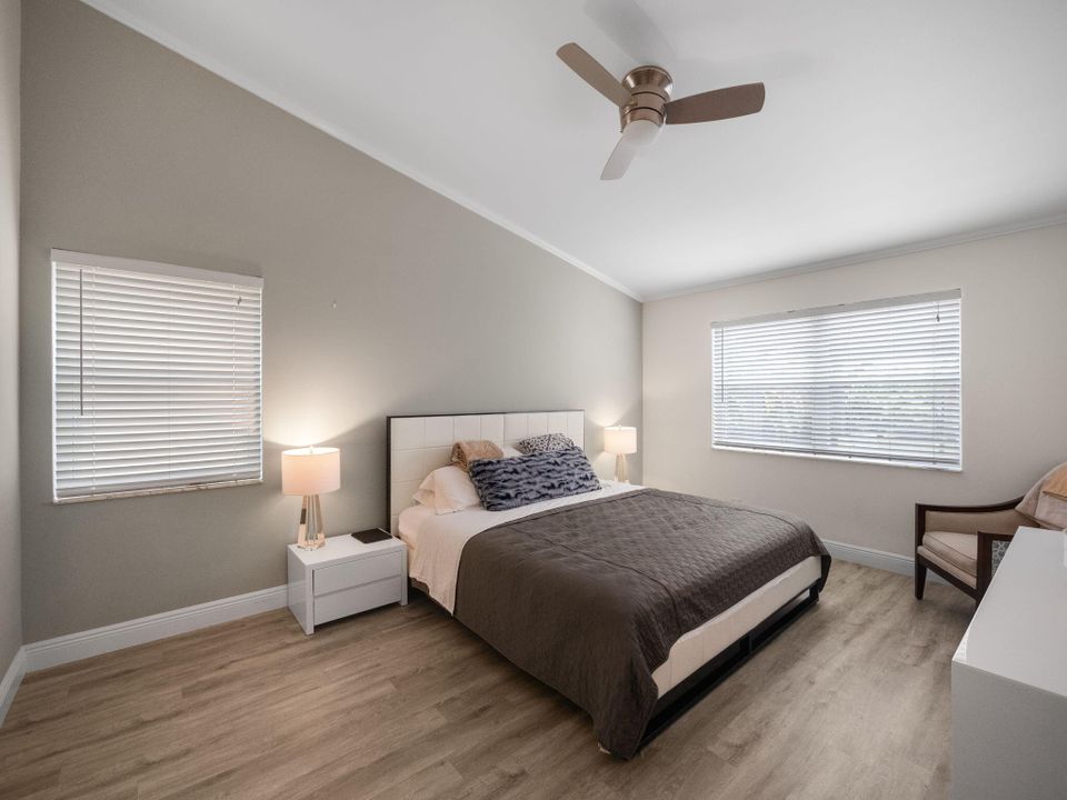 合同活跃: $664,900 (3 贝兹, 2 浴室, 1801 平方英尺)