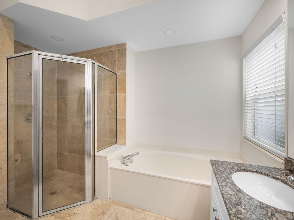 合同活跃: $664,900 (3 贝兹, 2 浴室, 1801 平方英尺)