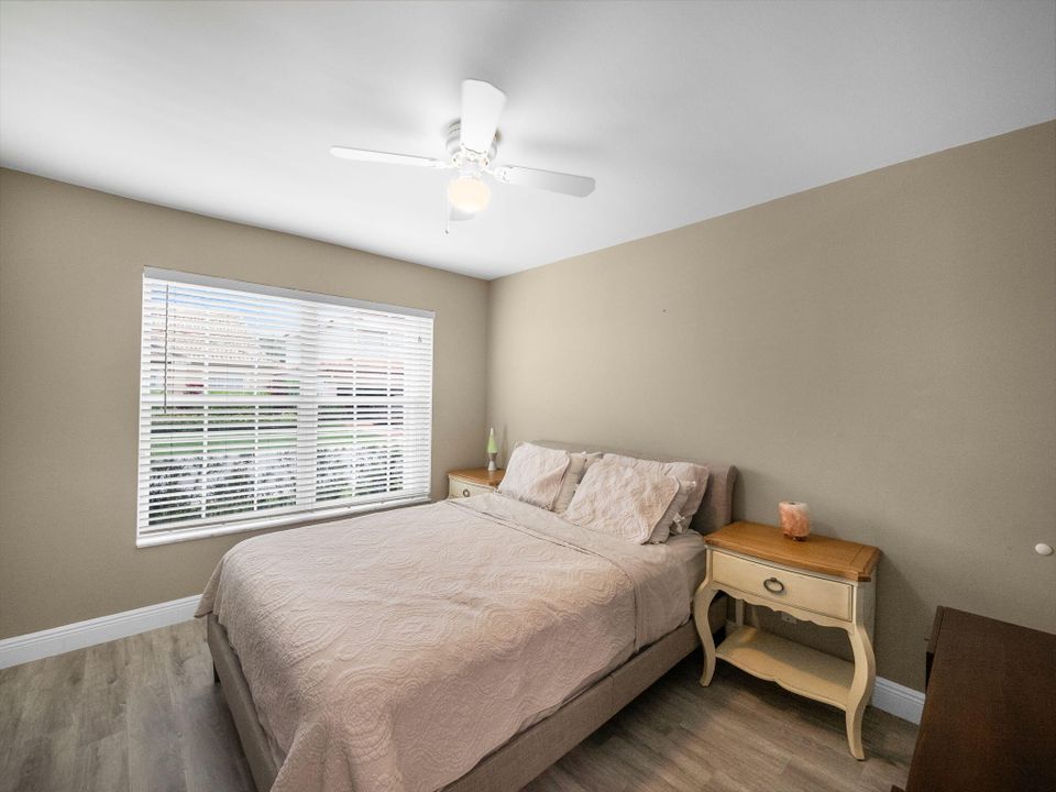 合同活跃: $664,900 (3 贝兹, 2 浴室, 1801 平方英尺)