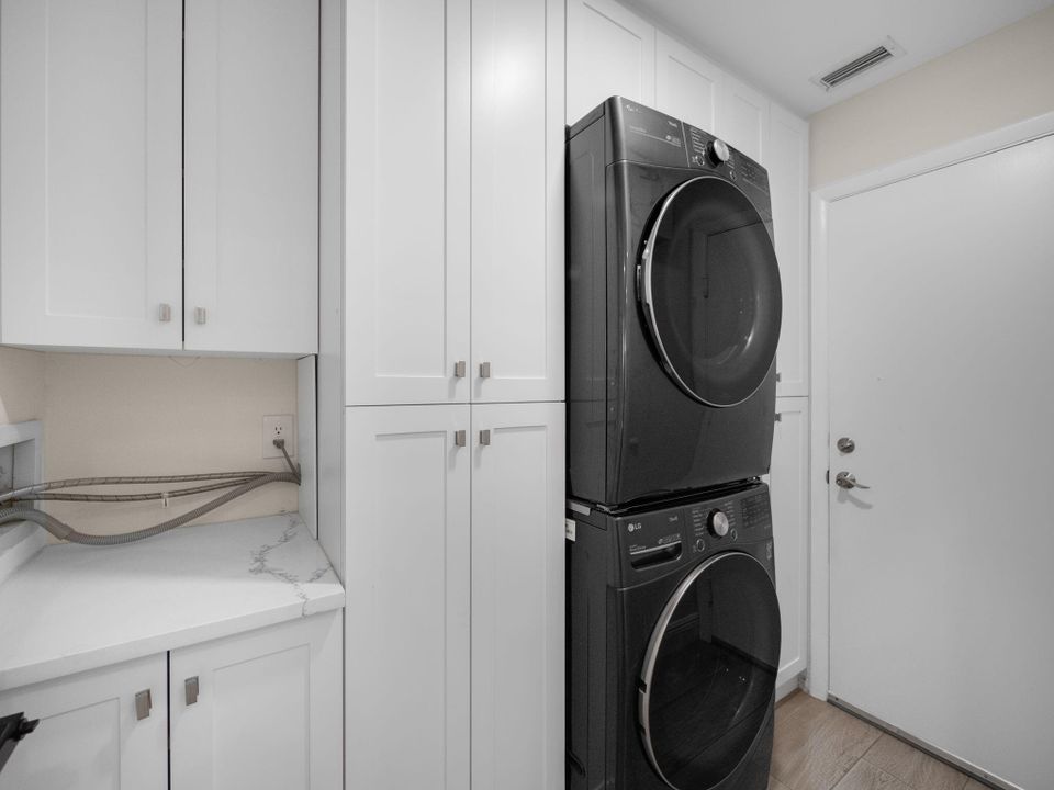 合同活跃: $664,900 (3 贝兹, 2 浴室, 1801 平方英尺)