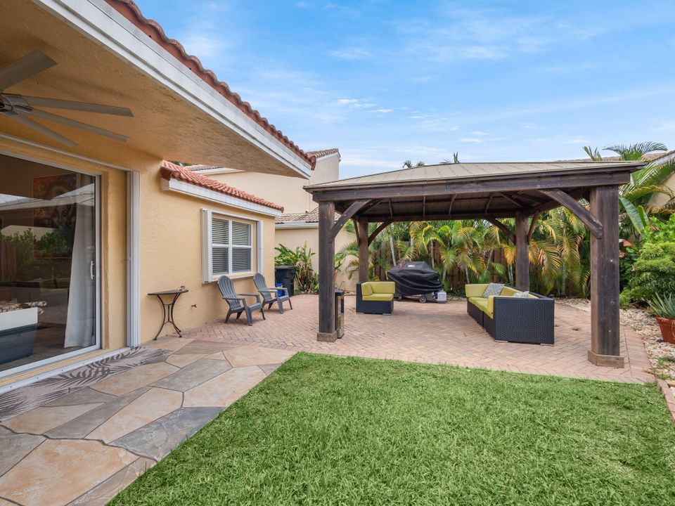 合同活跃: $664,900 (3 贝兹, 2 浴室, 1801 平方英尺)