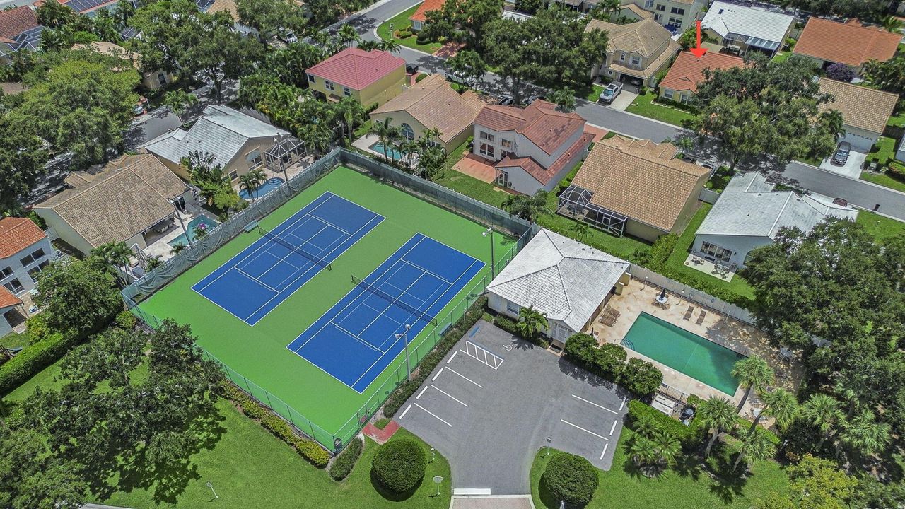 合同活跃: $664,900 (3 贝兹, 2 浴室, 1801 平方英尺)