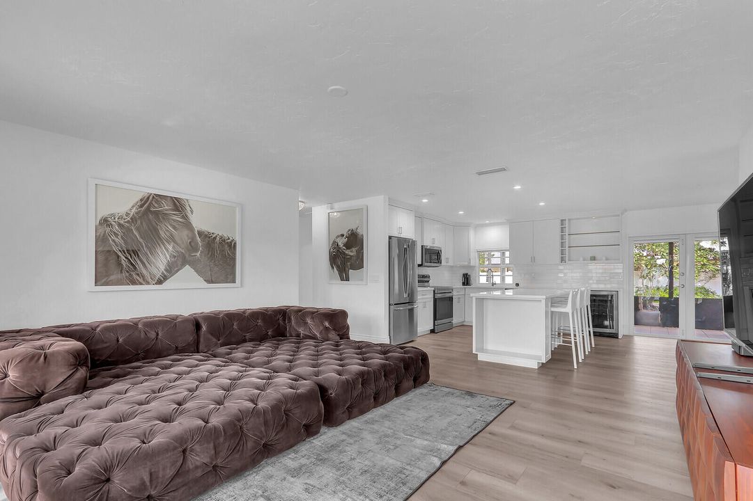 For Sale: $769,900 (2 beds, 2 baths, 1268 Square Feet)