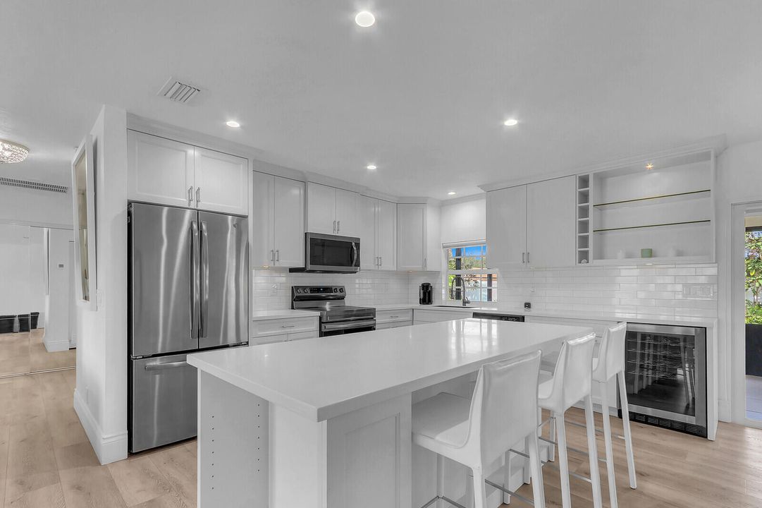 For Sale: $769,900 (2 beds, 2 baths, 1268 Square Feet)