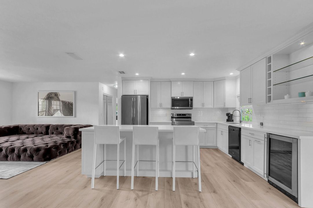 For Sale: $769,900 (2 beds, 2 baths, 1268 Square Feet)