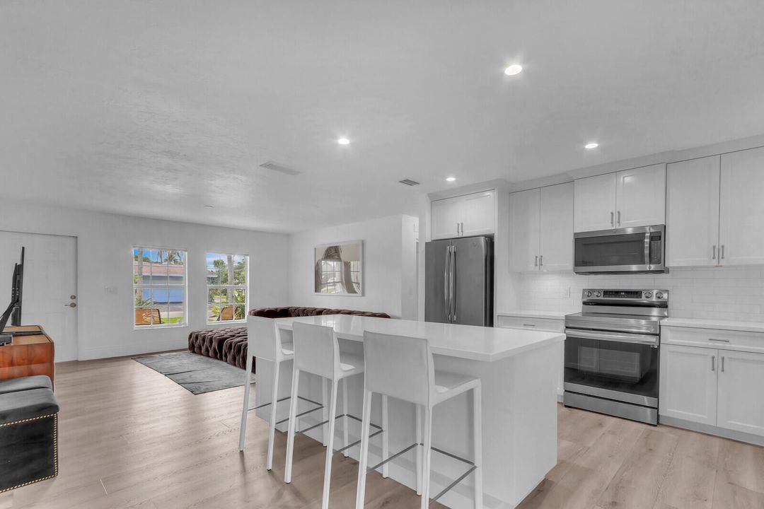 For Sale: $769,900 (2 beds, 2 baths, 1268 Square Feet)