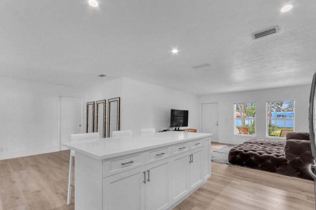 For Sale: $769,900 (2 beds, 2 baths, 1268 Square Feet)