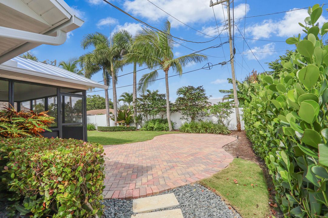 For Sale: $769,900 (2 beds, 2 baths, 1268 Square Feet)