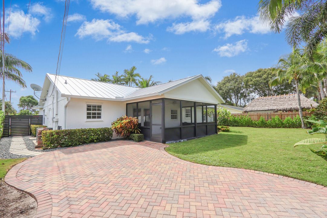 For Sale: $769,900 (2 beds, 2 baths, 1268 Square Feet)