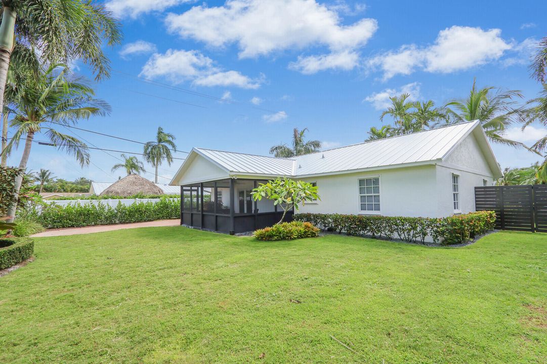 For Sale: $769,900 (2 beds, 2 baths, 1268 Square Feet)