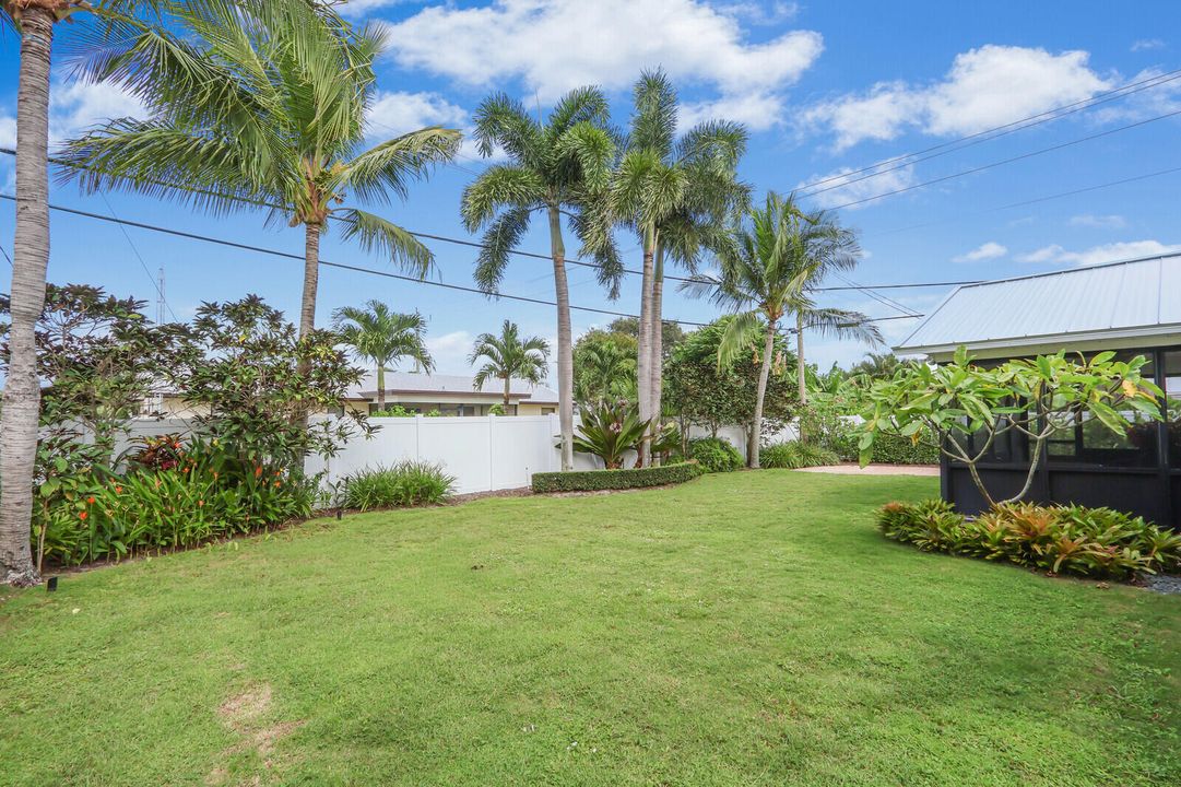 For Sale: $769,900 (2 beds, 2 baths, 1268 Square Feet)