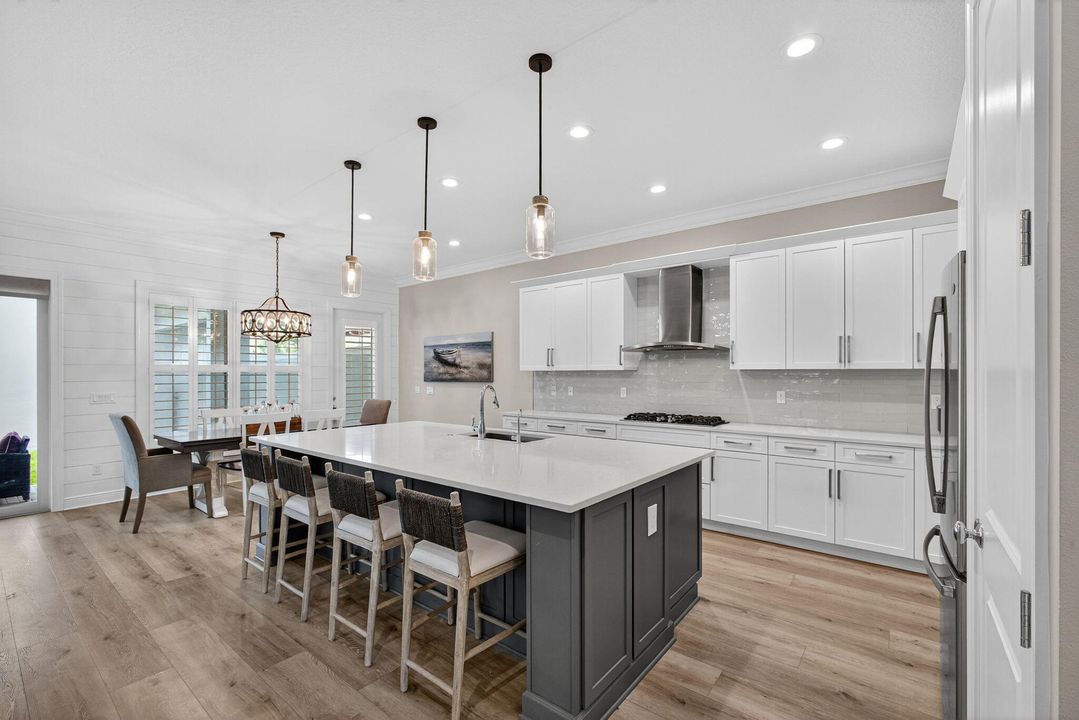 Activo con contrato: $1,650,000 (4 camas, 4 baños, 3760 Pies cuadrados)