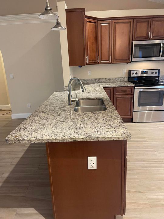 For Rent: $2,300 (3 beds, 2 baths, 1366 Square Feet)