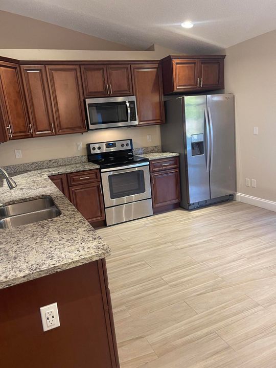 For Rent: $2,300 (3 beds, 2 baths, 1366 Square Feet)