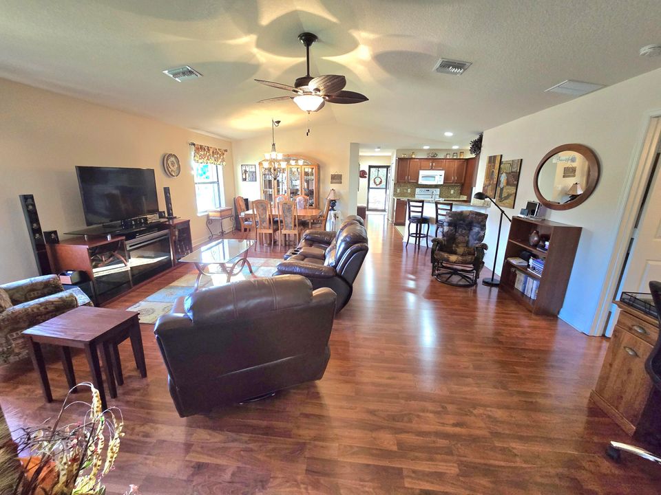 En Venta: $224,000 (2 camas, 2 baños, 1439 Pies cuadrados)