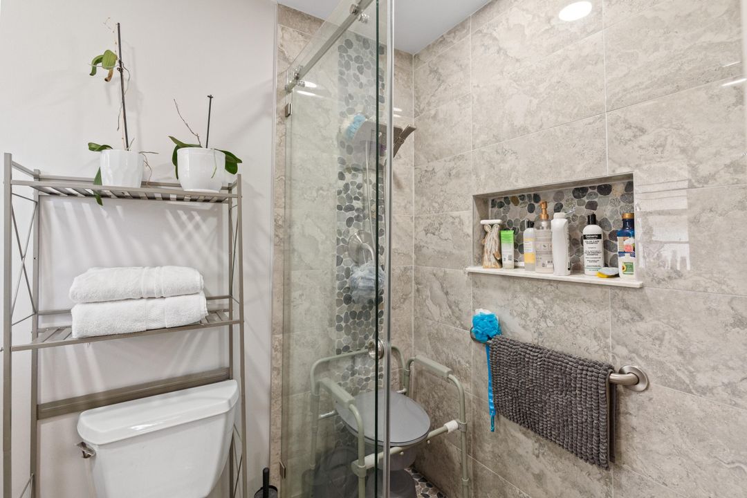 En Venta: $270,000 (2 camas, 2 baños, 1150 Pies cuadrados)