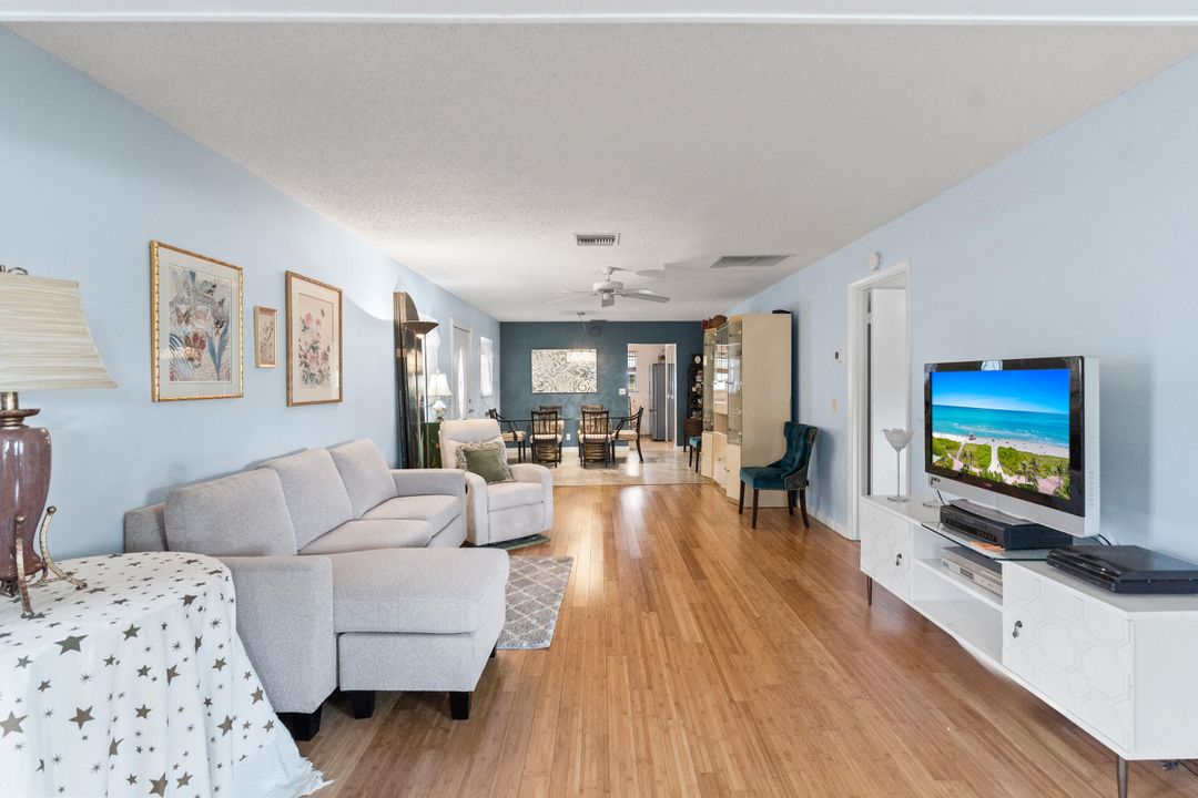 En Venta: $270,000 (2 camas, 2 baños, 1150 Pies cuadrados)