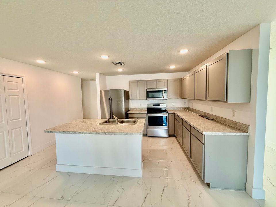 В аренду: $2,800 (4 спален, 2 ванн, 2134 Квадратных фут)