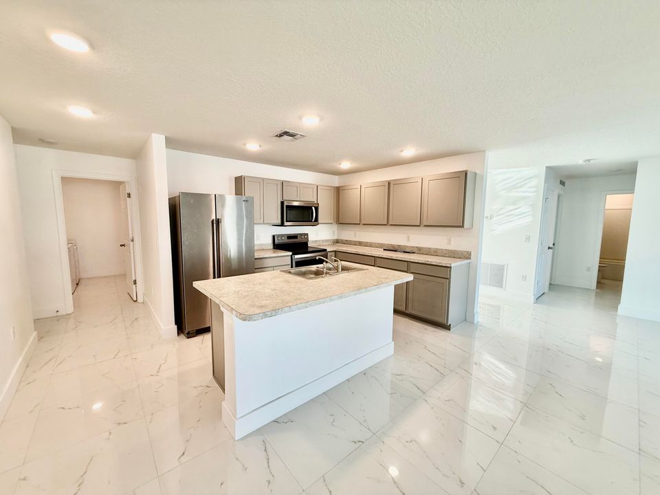 В аренду: $2,800 (4 спален, 2 ванн, 2134 Квадратных фут)