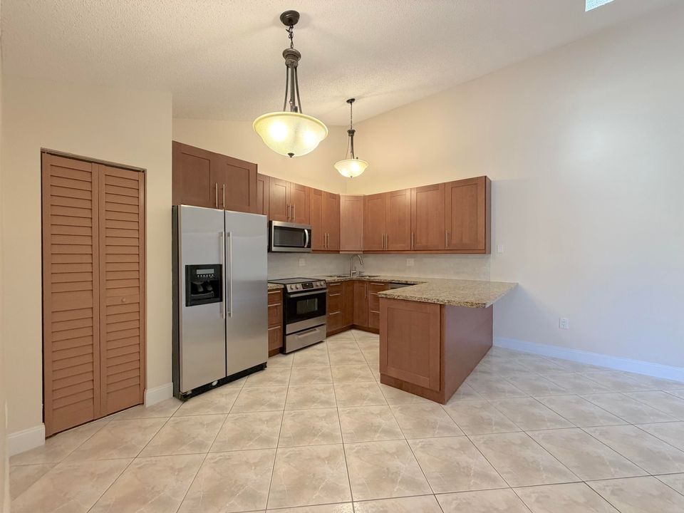 For Sale: $485,000 (3 beds, 2 baths, 1276 Square Feet)