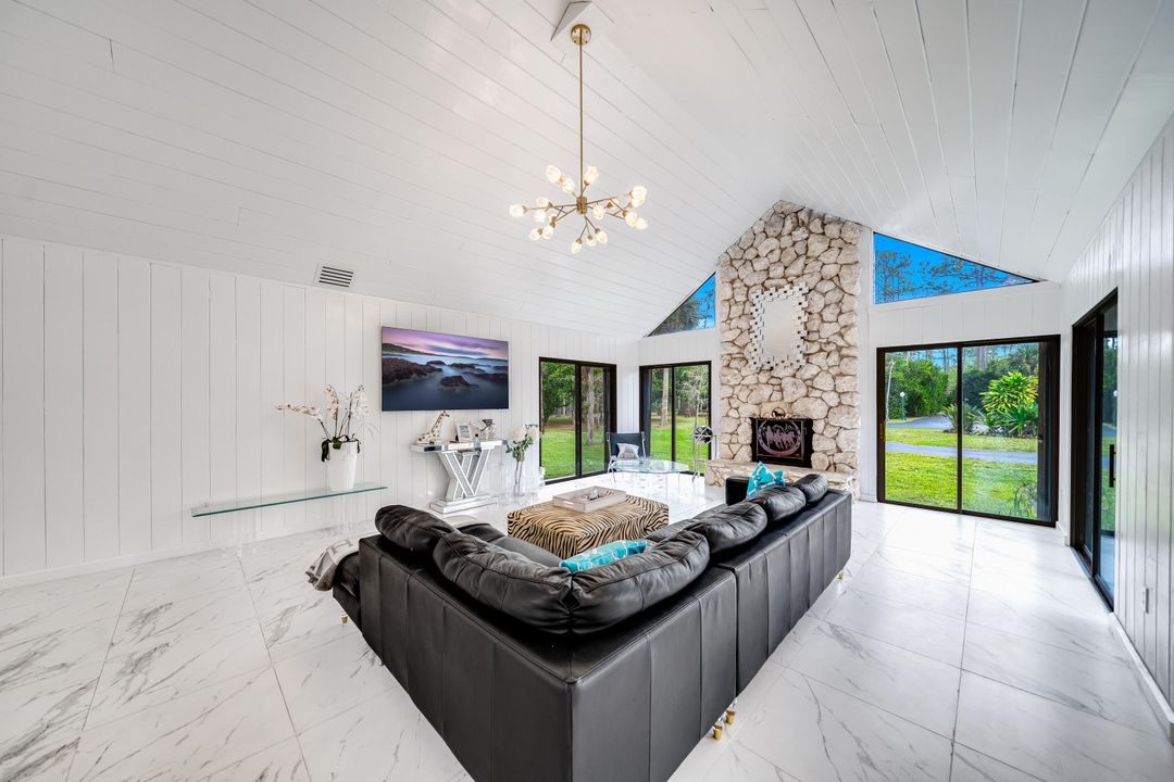 For Sale: $1,050,000 (2 beds, 2 baths, 1404 Square Feet)