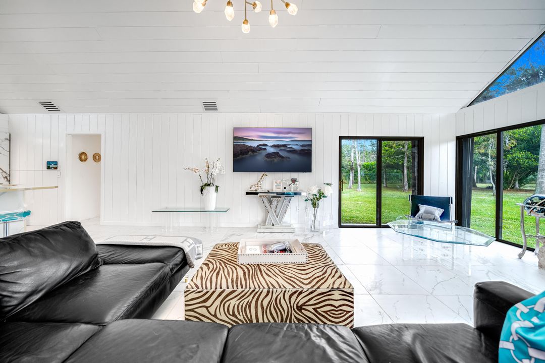 For Sale: $1,050,000 (2 beds, 2 baths, 1404 Square Feet)