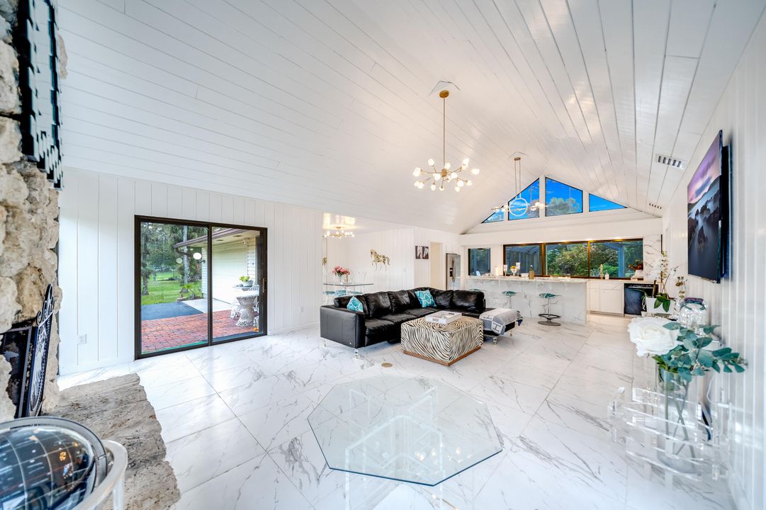 For Sale: $1,050,000 (2 beds, 2 baths, 1404 Square Feet)