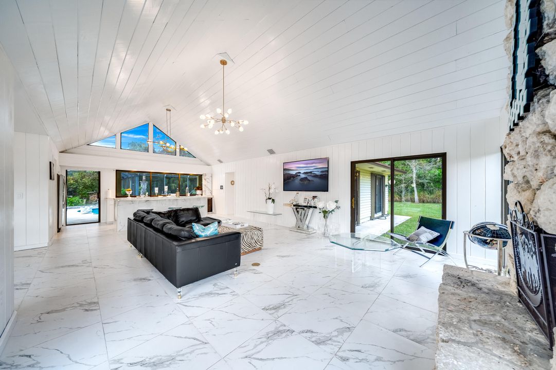 For Sale: $1,050,000 (2 beds, 2 baths, 1404 Square Feet)