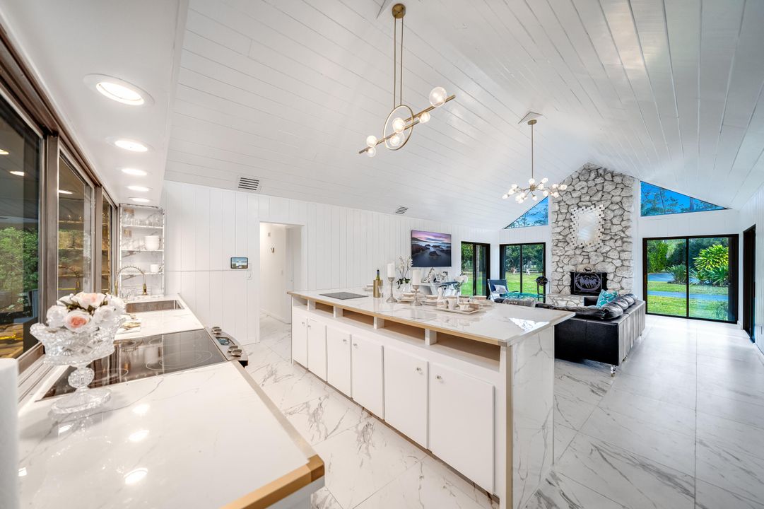 For Sale: $1,050,000 (2 beds, 2 baths, 1404 Square Feet)