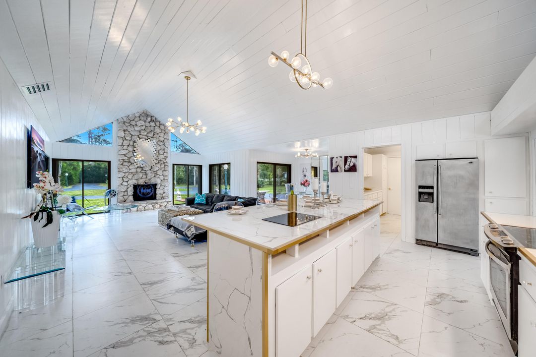 For Sale: $1,050,000 (2 beds, 2 baths, 1404 Square Feet)