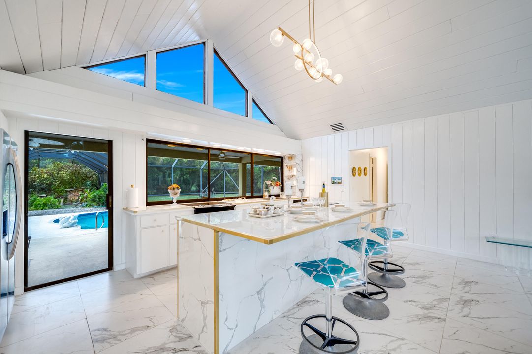 For Sale: $1,050,000 (2 beds, 2 baths, 1404 Square Feet)