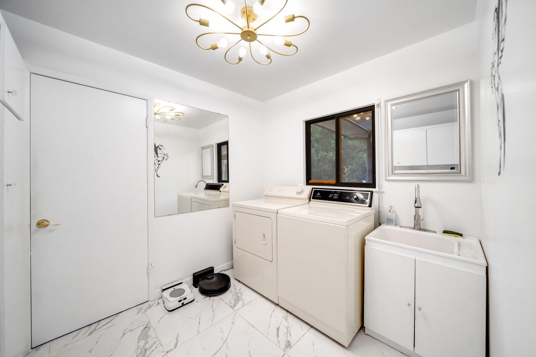 For Sale: $1,050,000 (2 beds, 2 baths, 1404 Square Feet)