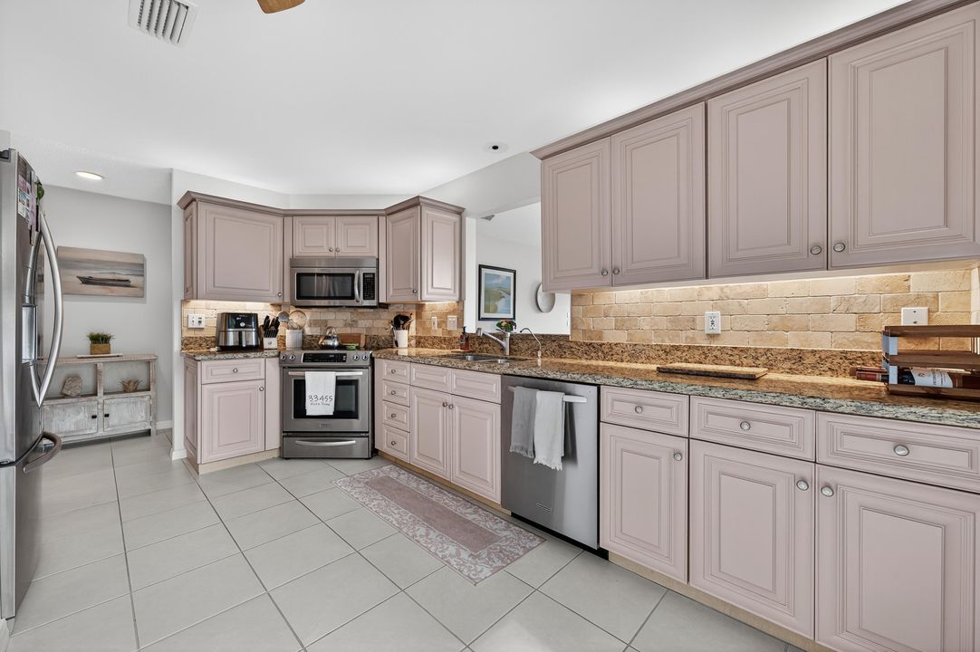 На продажу: $421,900 (3 спален, 2 ванн, 1612 Квадратных фут)