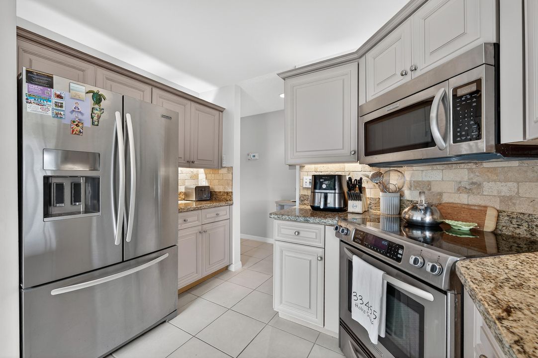 На продажу: $421,900 (3 спален, 2 ванн, 1612 Квадратных фут)