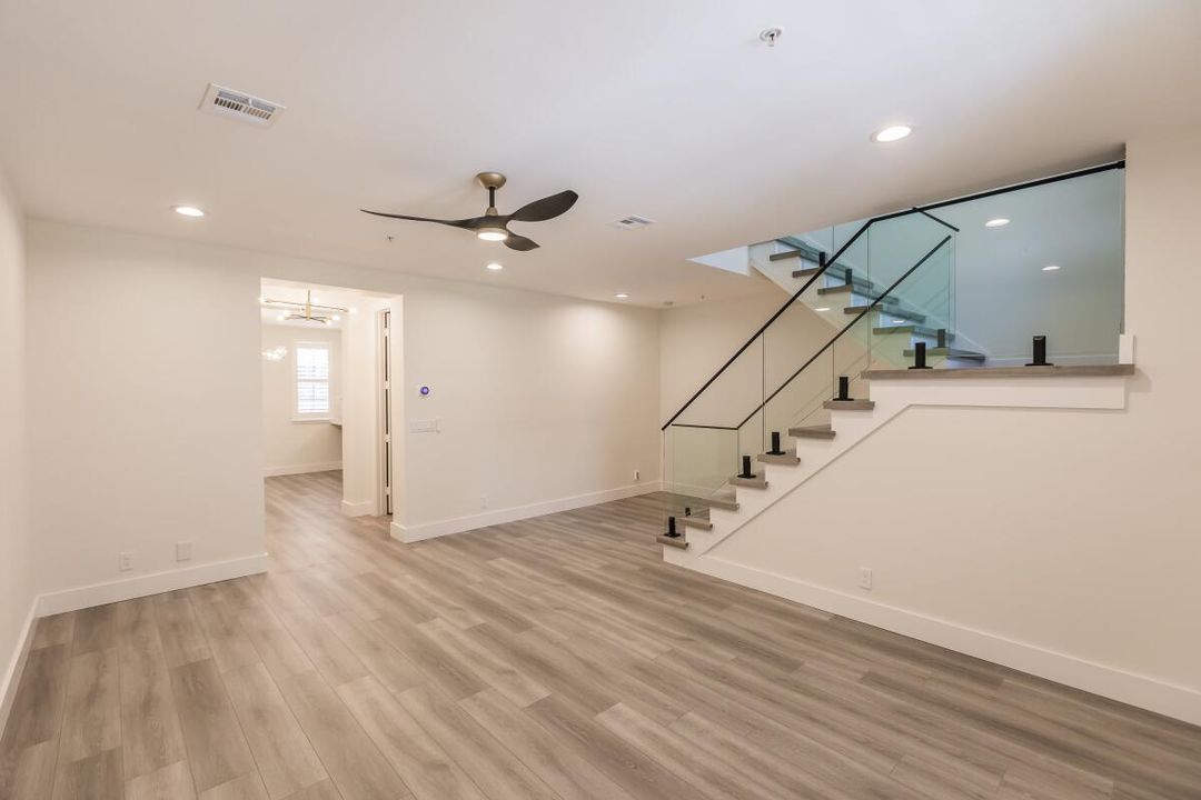 出租: $6,400 (3 贝兹, 3 浴室, 2046 平方英尺)