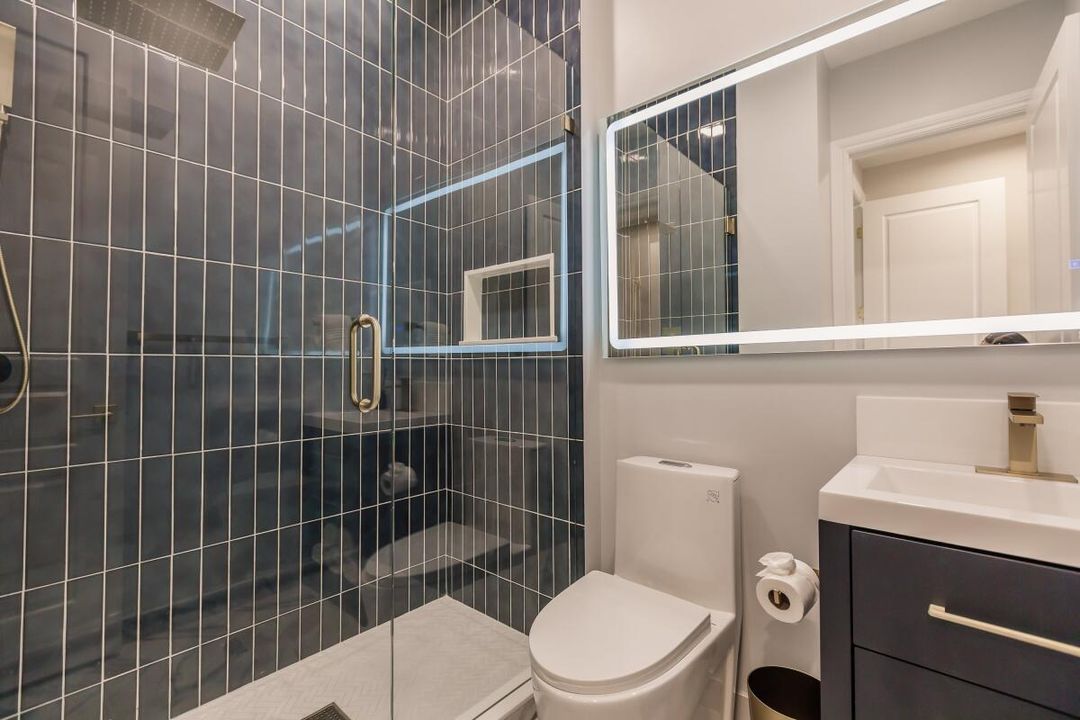 出租: $6,400 (3 贝兹, 3 浴室, 2046 平方英尺)