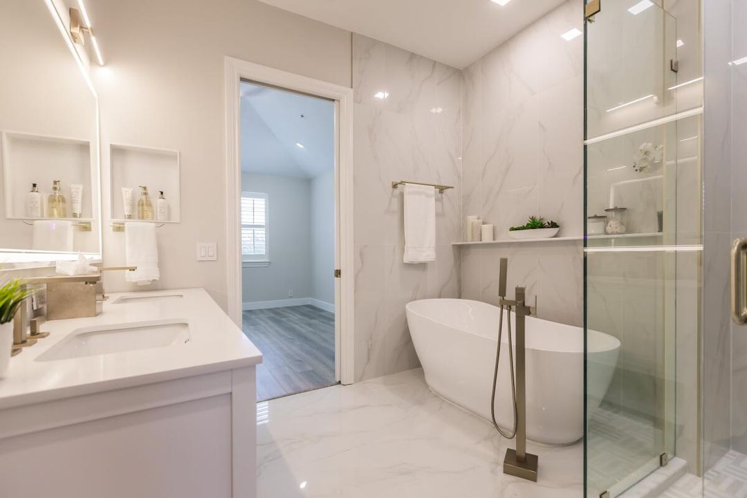 出租: $6,400 (3 贝兹, 3 浴室, 2046 平方英尺)