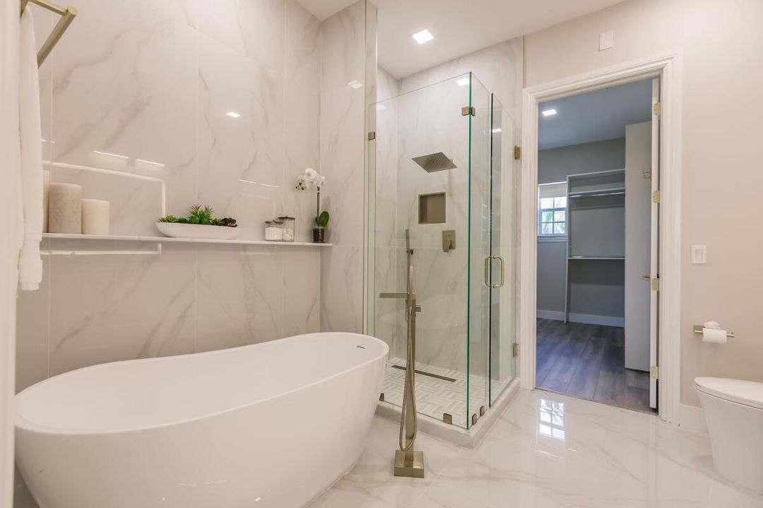 出租: $6,400 (3 贝兹, 3 浴室, 2046 平方英尺)