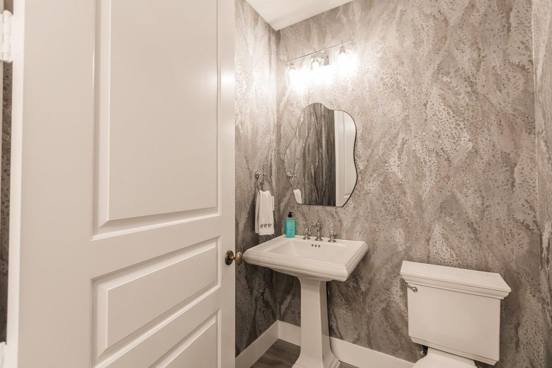 出租: $6,400 (3 贝兹, 3 浴室, 2046 平方英尺)