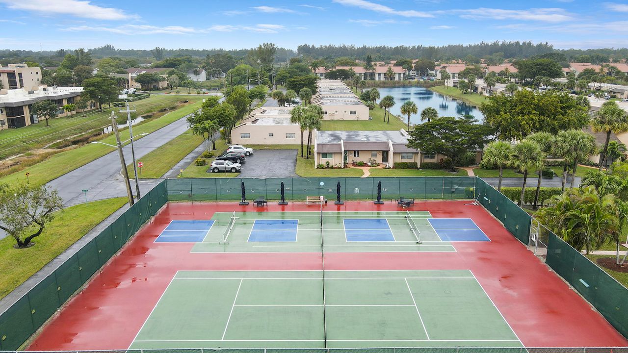 En Venta: $179,000 (2 camas, 2 baños, 1031 Pies cuadrados)