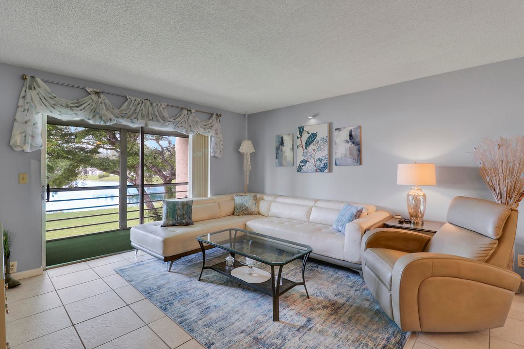 En Venta: $179,000 (2 camas, 2 baños, 1031 Pies cuadrados)